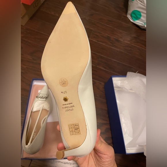 NWT STUART WEITZMAN
Pearl Buckle 75 embellished leather pumps - Picture 3 of 7